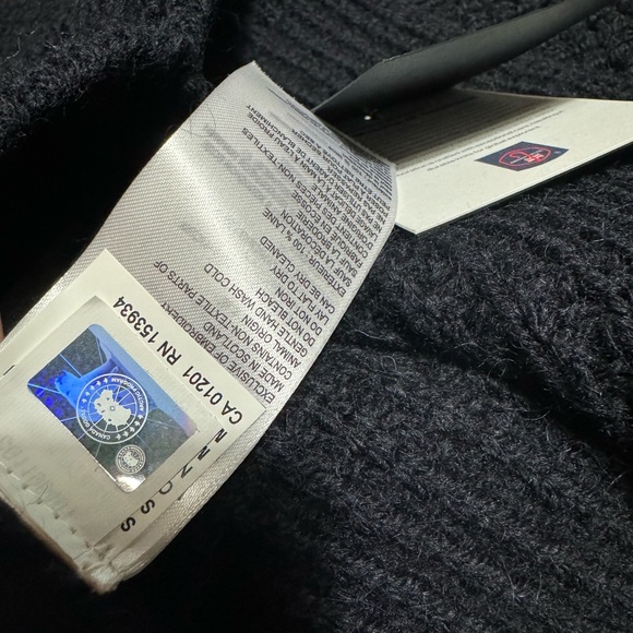 Canada Goose x Mackie Waffle Infinity Loop Scarf Men’s - Picture 6 of 12